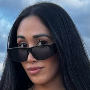 lavidadelasol Headshot 3 of 4