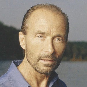 Lee Greenwood Headshot