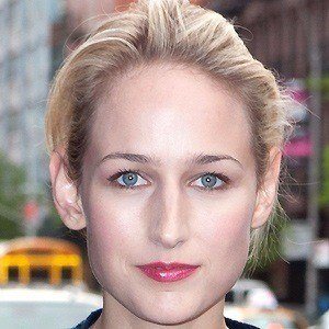 Leelee Sobieski Headshot 6 of 10