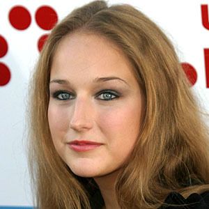 Leelee Sobieski Headshot 9 of 10