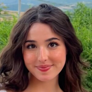 Leila Ponce Headshot 2 of 9