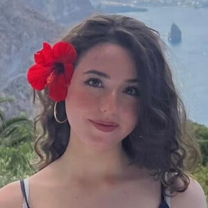 Leila Ponce Headshot 4 of 9