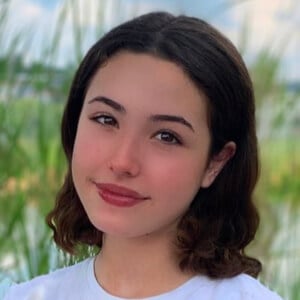 Leila Ponce Headshot 8 of 9