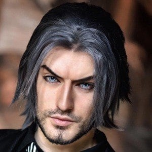 Leon Chiro Headshot 2 of 2