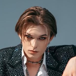 Leon Sash Headshot 5 of 10