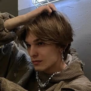 Leon Sash Headshot 6 of 10