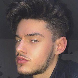 Leonard Gashi - Age, Family, Bio | Famous Birthdays