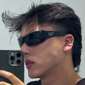 Leonardo Rubens Headshot 3 of 3