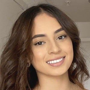 Leslie Contreras Headshot 3 of 6