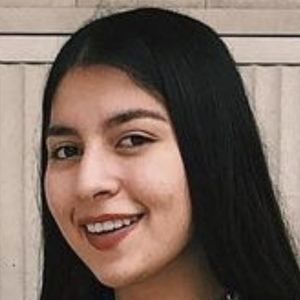 Lesly Ramirez Headshot