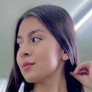 Lesly Ramirez Headshot