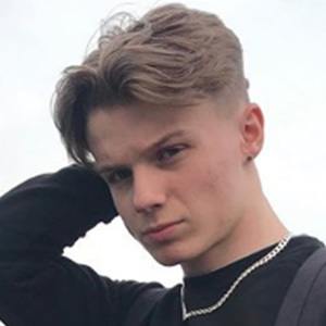 Lewis Sharp - Age, Family, Bio | Famous Birthdays