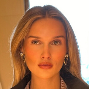 Lexi Sonnett Headshot 2 of 6
