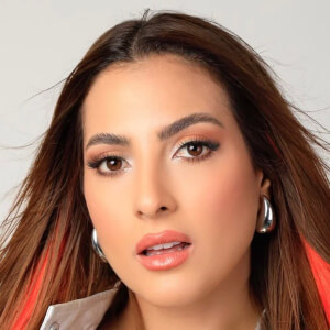 Lia Mendi Headshot 3 of 10