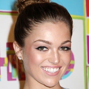 Lili Simmons Headshot 4 of 8