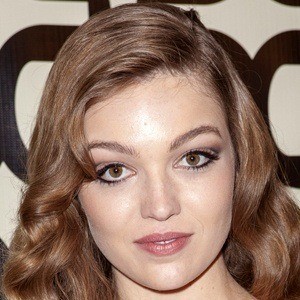 Lili Simmons Headshot 6 of 8