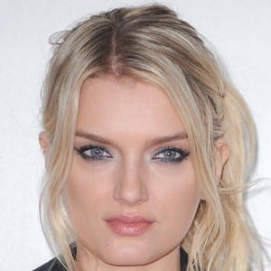 Lily Donaldson Headshot 8 of 10