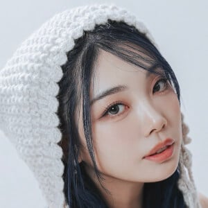 lilyis_ Headshot 9 of 17