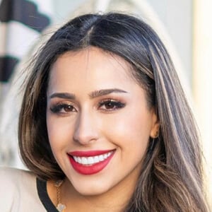 Linda Andrade Headshot 7 of 7