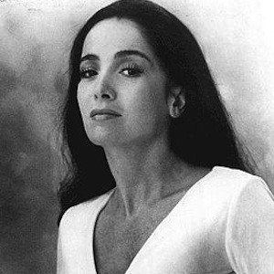 Linda Cristal Headshot 4 of 5