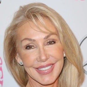 Linda Thompson Headshot 7 of 10