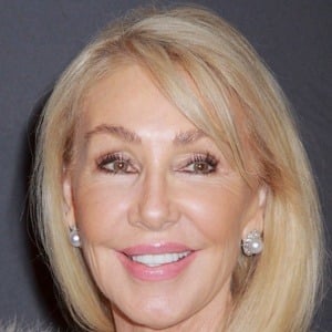 Linda Thompson Headshot 9 of 10