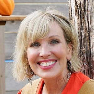 Linda Vater Headshot 3 of 4