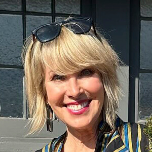 Linda Vater Headshot 4 of 4