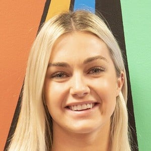Lindsay Arnold Headshot