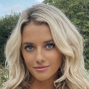 Lindsay Brewer Headshot 9 of 10