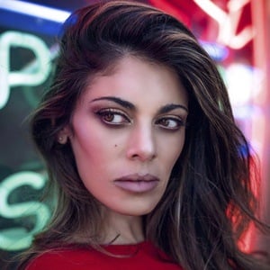 Lindsay Hartley Headshot 9 of 10