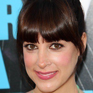 Lindsay Sloane - Bio, Family, Trivia | Famous Birthdays