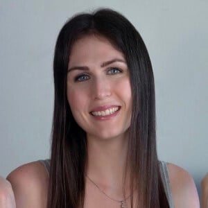 Lindsey Jade Headshot 4 of 4