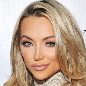 Lindsey Pelas Headshot 5 of 10