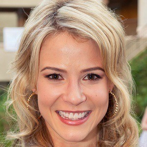 Linsey Godfrey Headshot 3 of 7