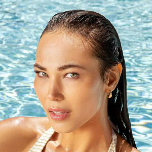 Lisa Dillon Headshot 9 of 9