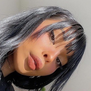 Literallysofie Headshot 4 of 10