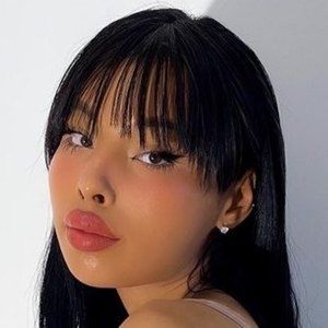 Literallysofie Headshot 5 of 10