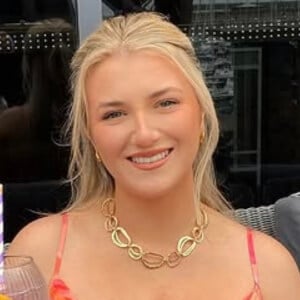 Liv Hanby Headshot 4 of 6