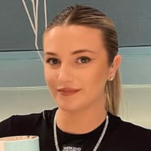 Liv Hanby Headshot 5 of 6