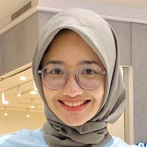 liyaarasyaaa Headshot 5 of 6