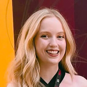 Liz Duff Headshot 2 of 5