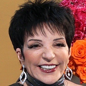 Liza Minnelli Headshot 4 of 7