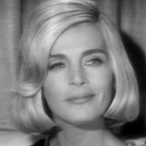 Lizabeth Scott Headshot 3 of 7