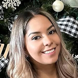 Lizbeth Reyes Headshot 6 of 6