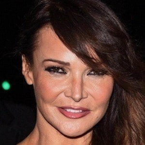 Lizzie Cundy Headshot 4 of 5