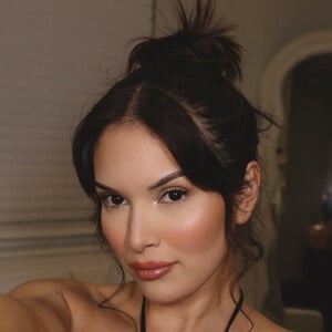 Lizzy Arredondo Headshot 3 of 4