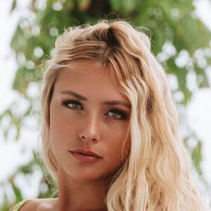 Lola Greiner Headshot 4 of 8