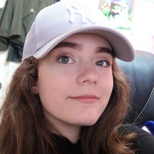 Lolalove33 Headshot 4 of 4
