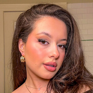 lolannaxo Headshot 3 of 9